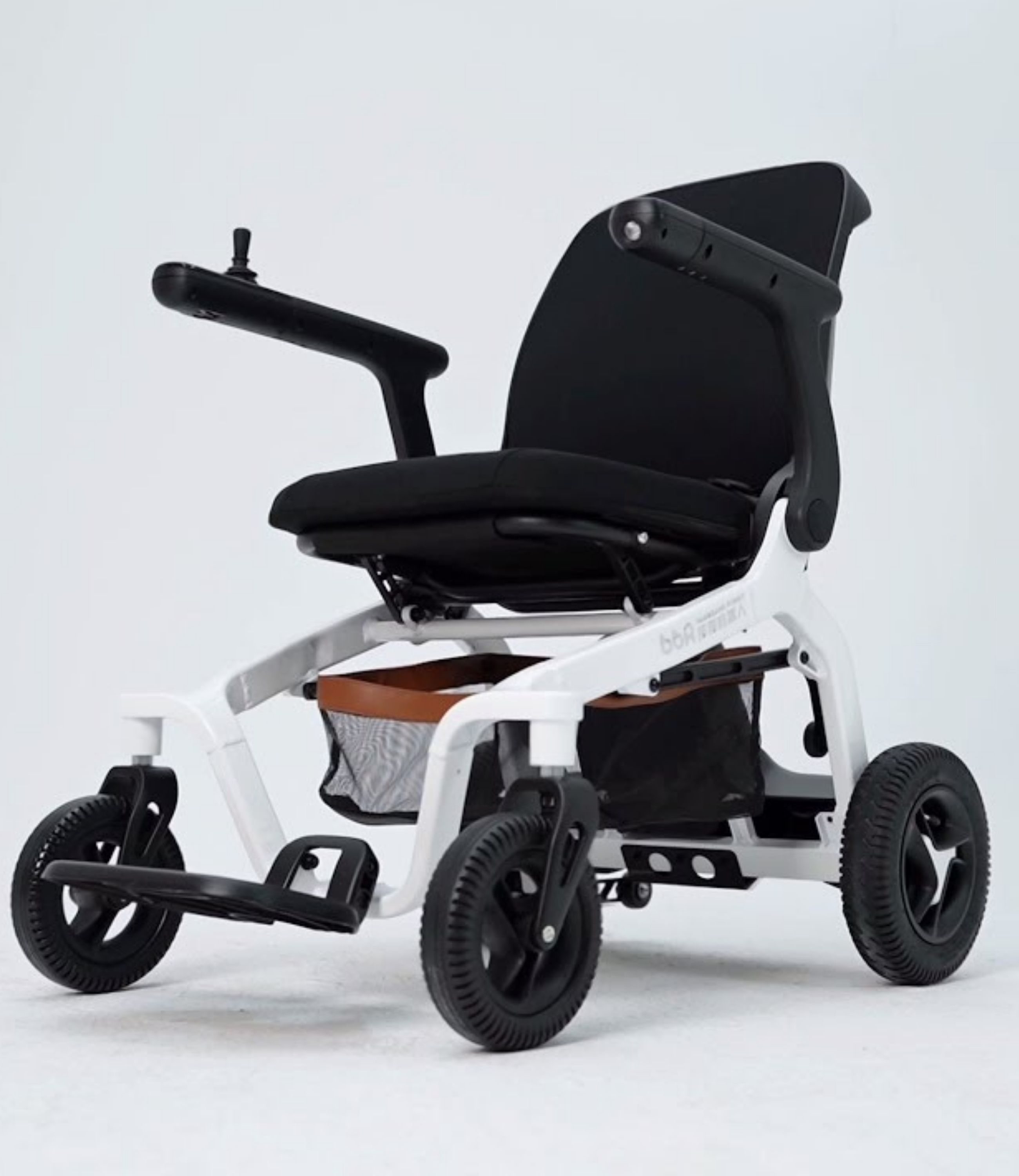 Robooter E40, the second smart powered aluminium wheelchair from Dash Rehab